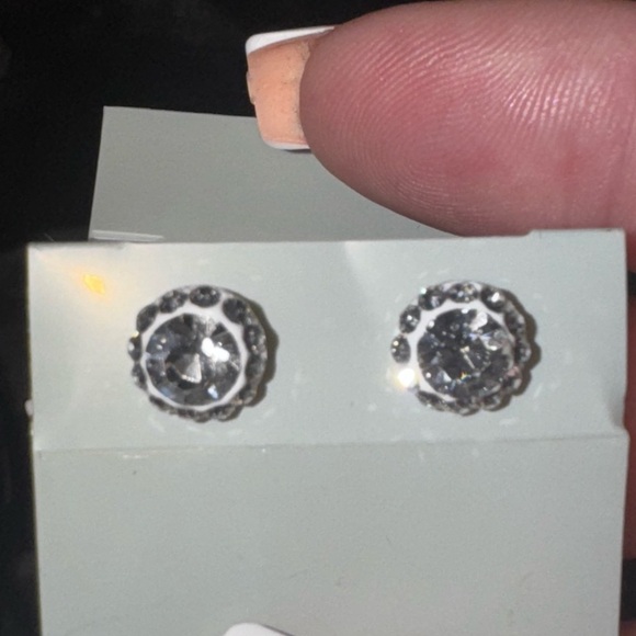 SILVER AND WHITE AUSTRALIAN CRYSTAL HALO STUD EARRINGS NEW IN BOX - Picture 6 of 12
